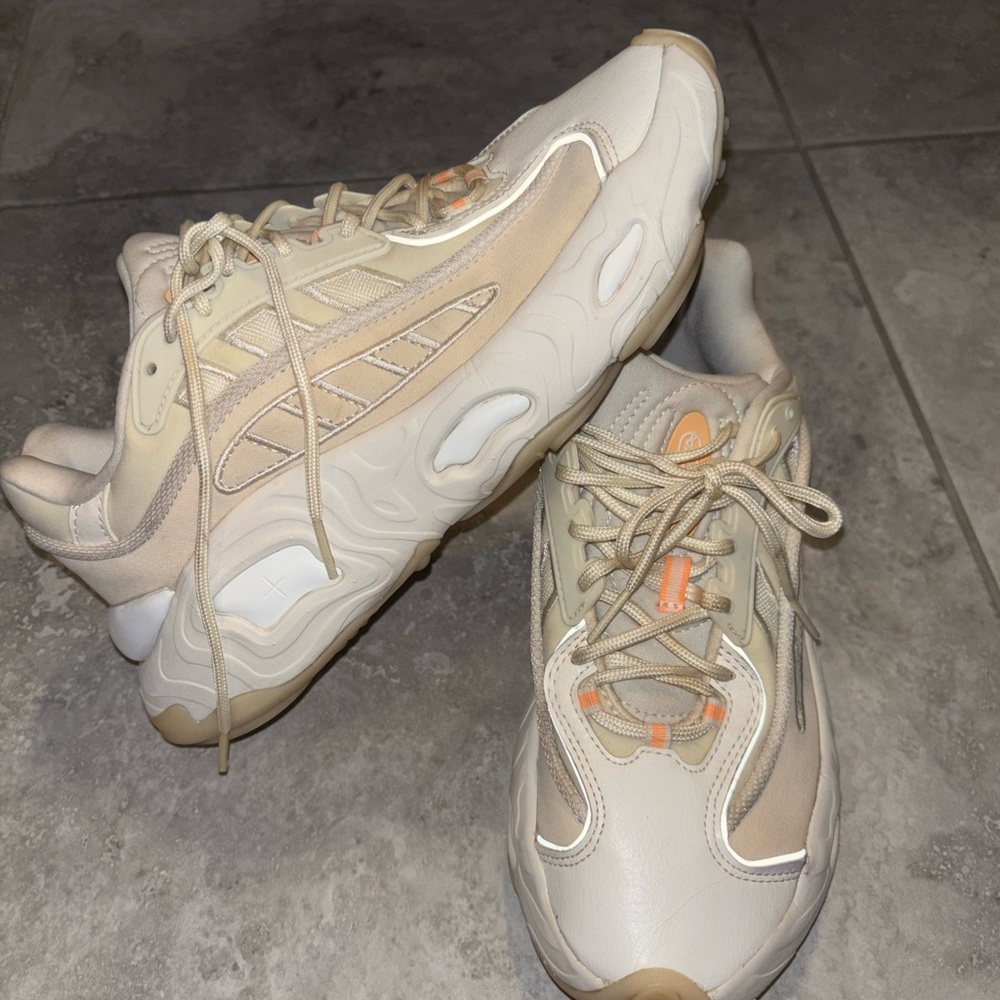 Adidas AdiPLUS sneaker